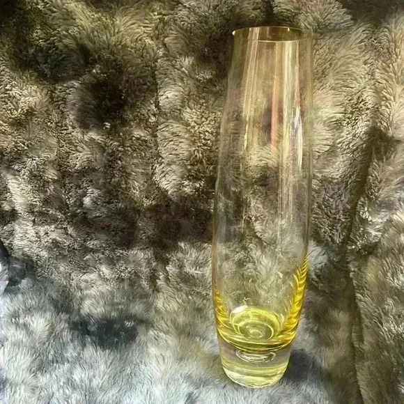 Beautiful Tall Yellow color Glass  Vase - Picture 1 of 16